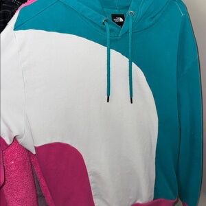 THE NORTH FACE HOODIE - A 🛍️